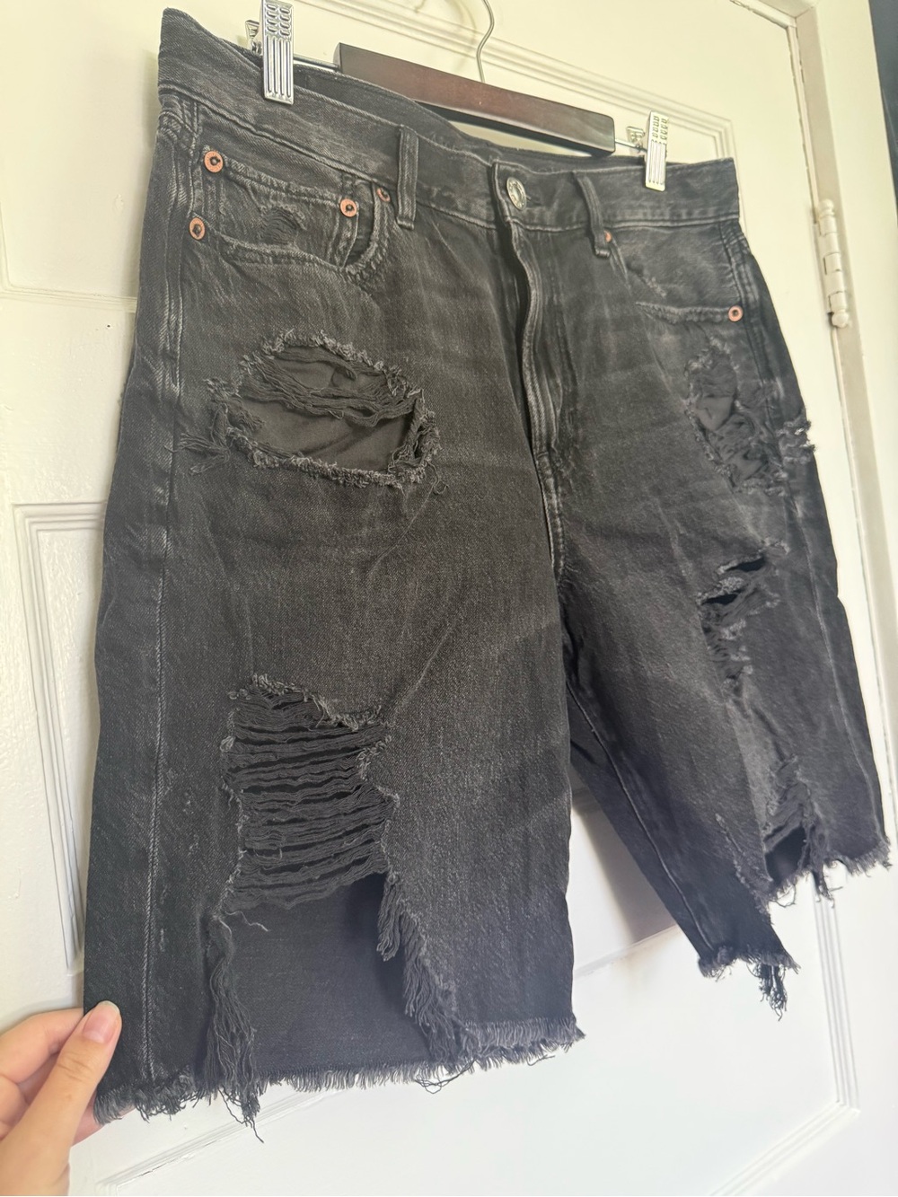 American Eagle Outfitters 90’s Boyfriend Black Distressed Denim Jean Shorts Sz 8 - Picture 8 of 15
